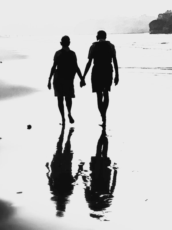 Walking_sri_lanka_beach